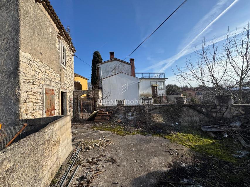 Istria - Casa in pietra su terreno edificabile