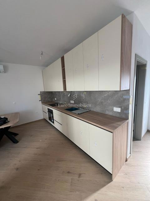 Casa di nuova costruzione con ampio giardino – Šimuni, Pag