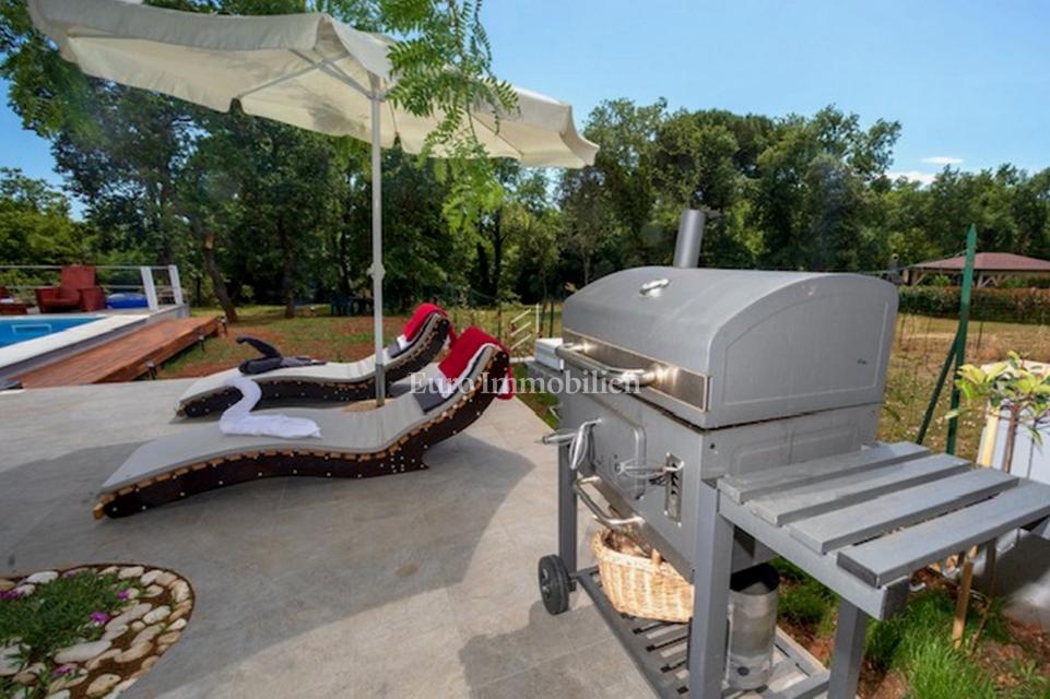 Appartamento al piano terra con ampio giardino e piscina - Parenzo