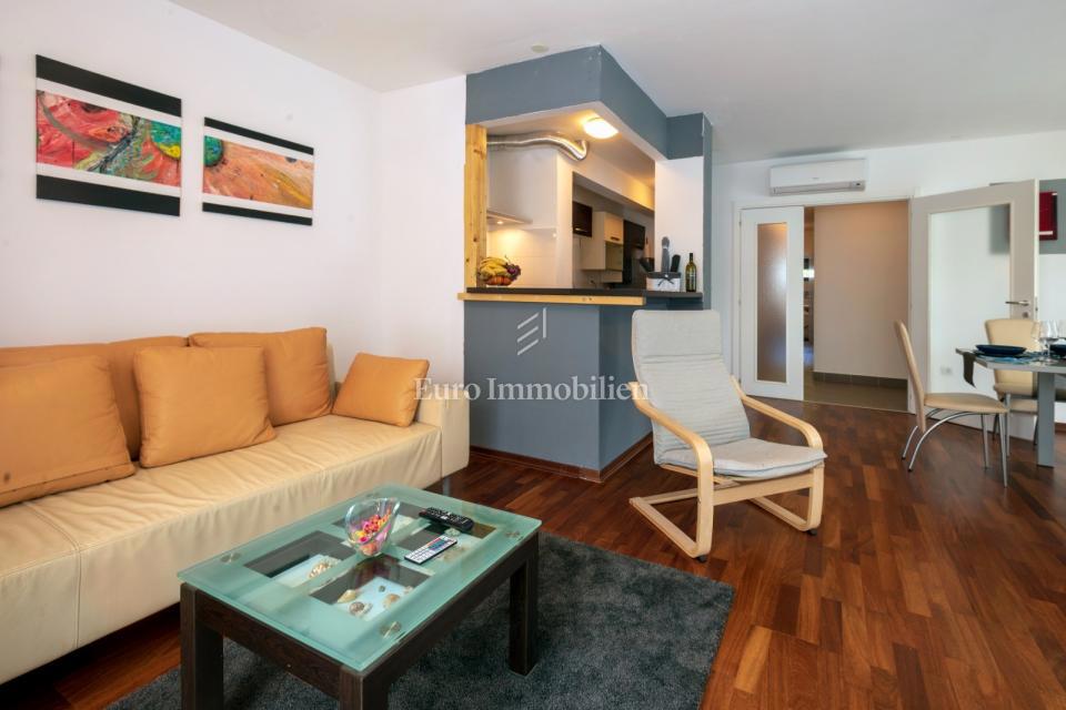 Appartamento al piano terra con ampio giardino e piscina - Parenzo