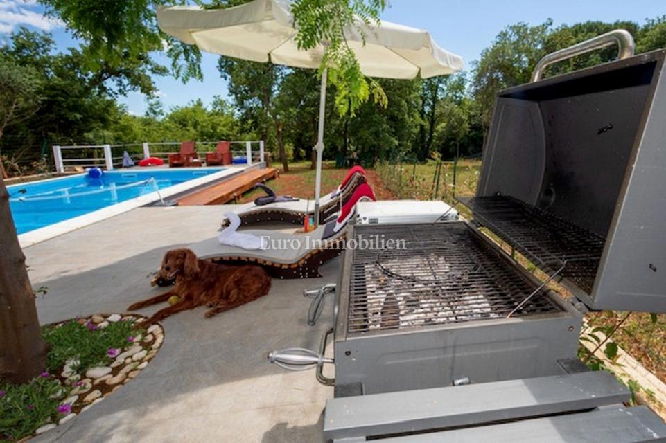 Appartamento al piano terra con ampio giardino e piscina - Parenzo