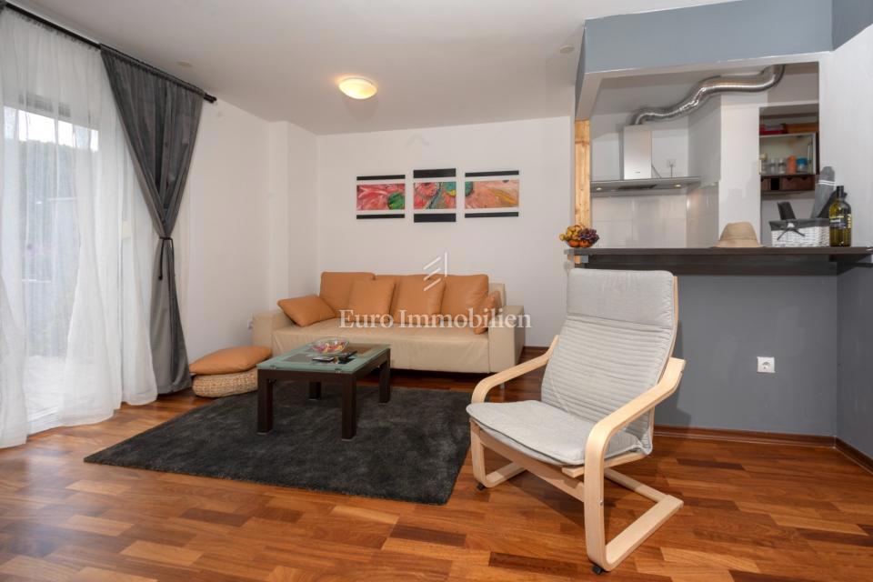 Appartamento al piano terra con ampio giardino e piscina - Parenzo