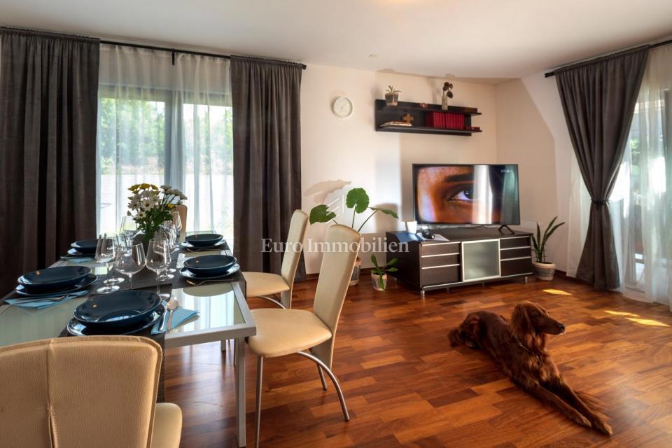 Appartamento al piano terra con ampio giardino e piscina - Parenzo