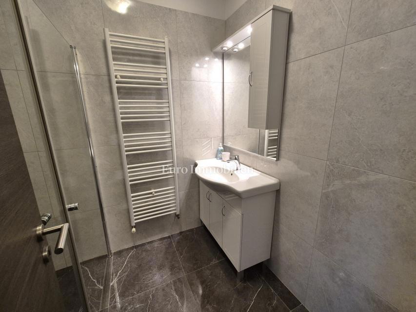 Casa indipendente con piscina