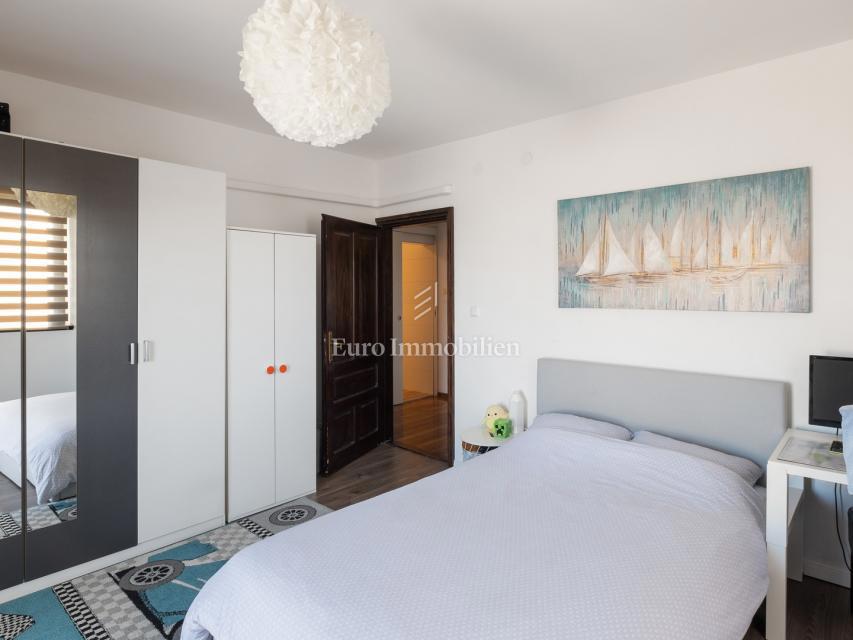 Dintorni di Pola – casa con tre appartamenti, vista mare