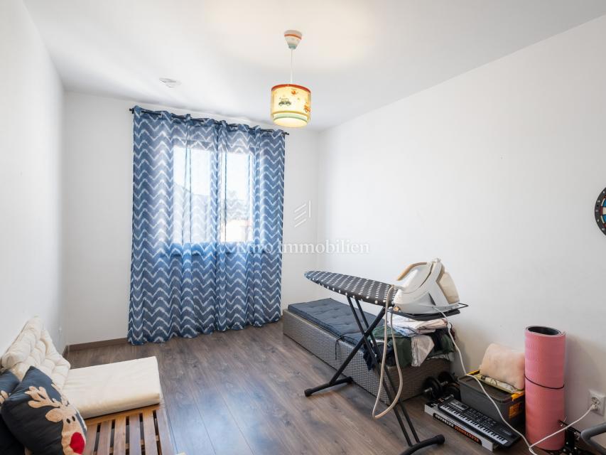 Dintorni di Pola – casa con tre appartamenti, vista mare