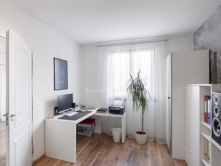 Dintorni di Pola – casa con tre appartamenti, vista mare