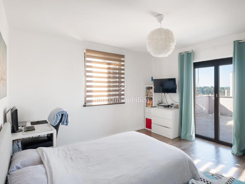 Dintorni di Pola – casa con tre appartamenti, vista mare