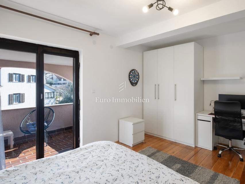 Dintorni di Pola – casa con tre appartamenti, vista mare