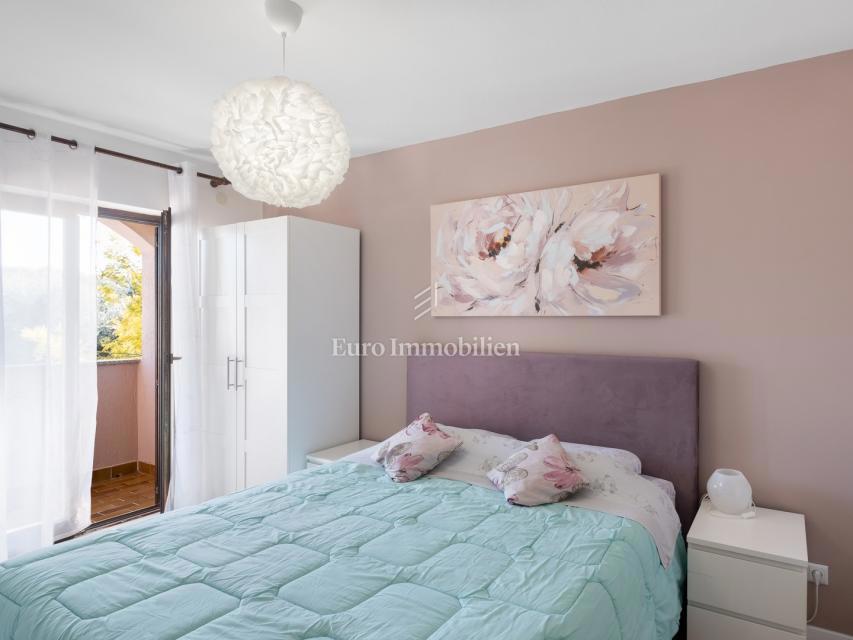 Dintorni di Pola – casa con tre appartamenti, vista mare