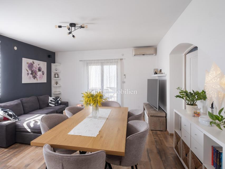 Dintorni di Pola – casa con tre appartamenti, vista mare