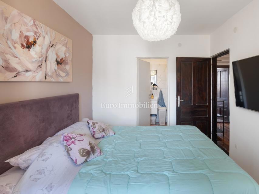 Dintorni di Pola – casa con tre appartamenti, vista mare