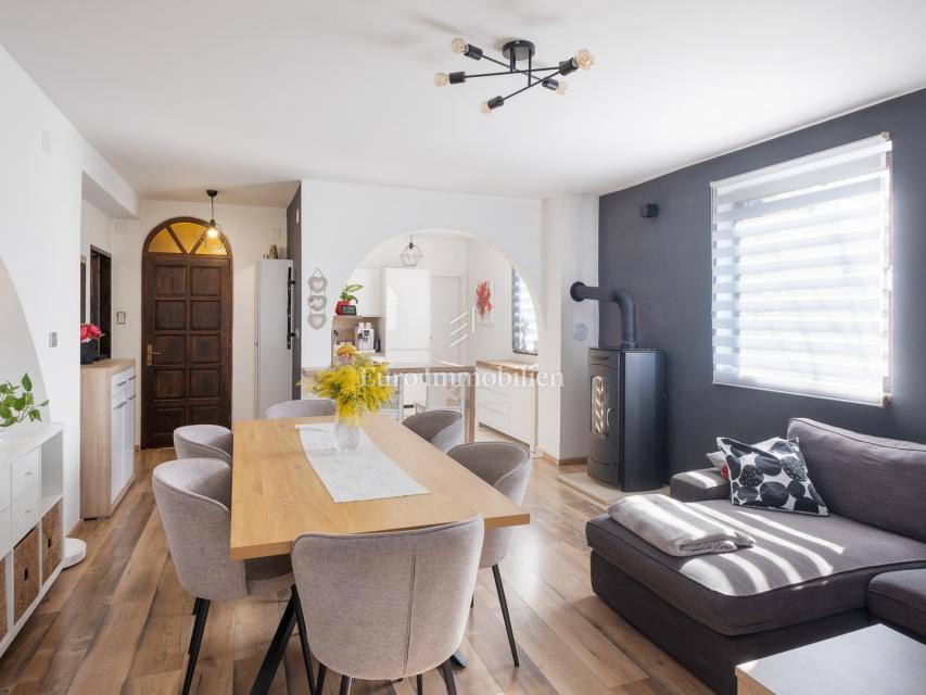 Dintorni di Pola – casa con tre appartamenti, vista mare