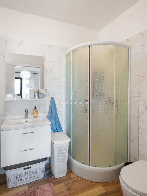 Dintorni di Pola – casa con tre appartamenti, vista mare