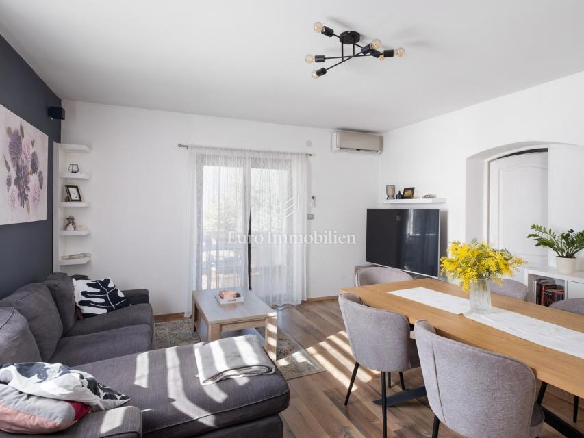 Dintorni di Pola – casa con tre appartamenti, vista mare