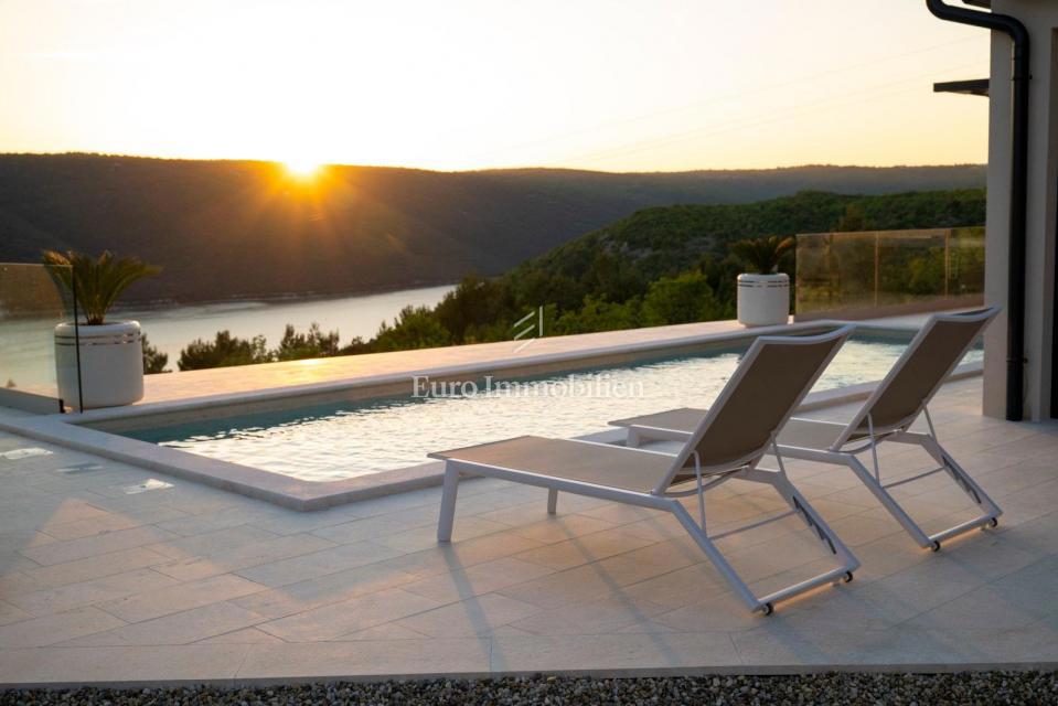 Istria - Villa di lusso con piscina e vista mare aperta