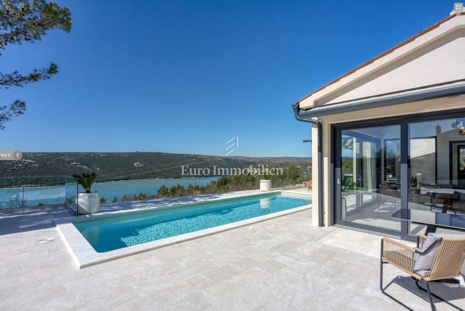 Istria - Villa di lusso con piscina e vista mare aperta