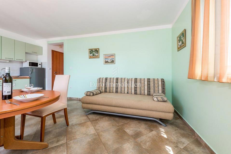 Tisno - appartamento in una casa familiare con una splendida vista mare