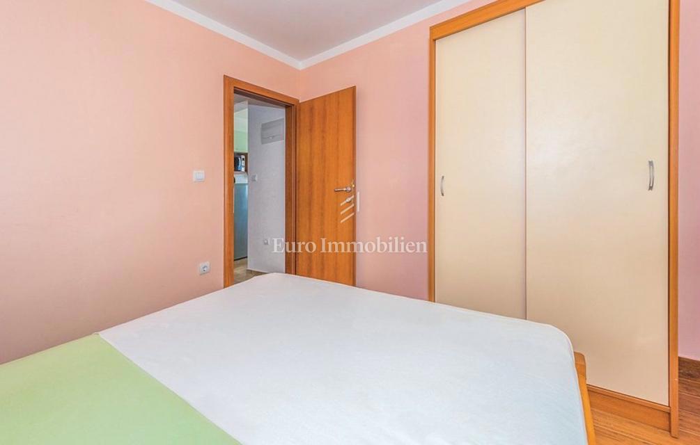 Tisno - appartamento in una casa familiare con una splendida vista mare