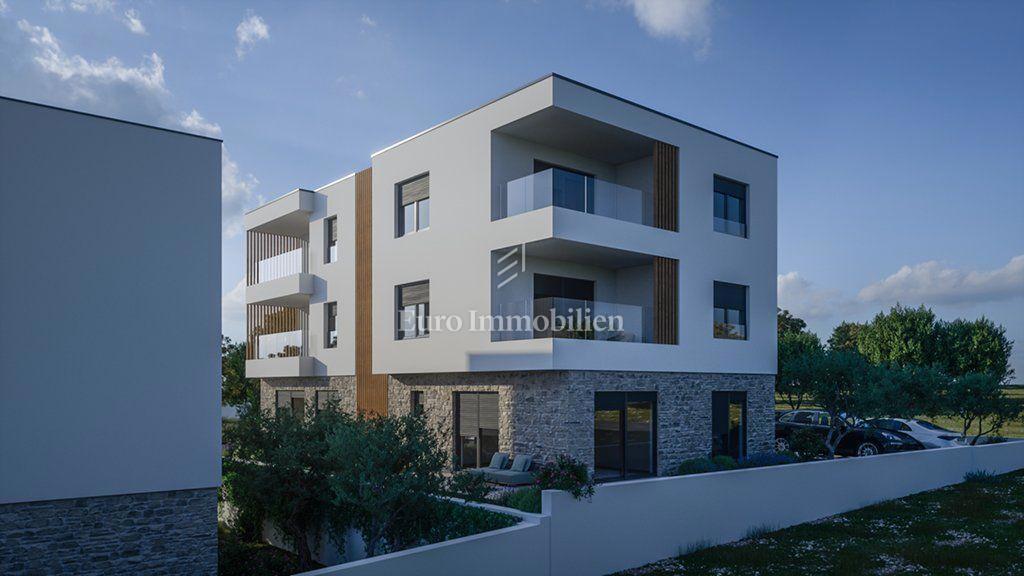 Brodarica - appartamento nuovo con giardino, seconda fila fronte mare