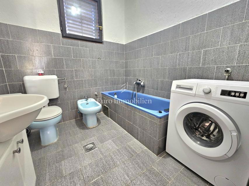 Ampia casa con 3 unità, Ližnjan