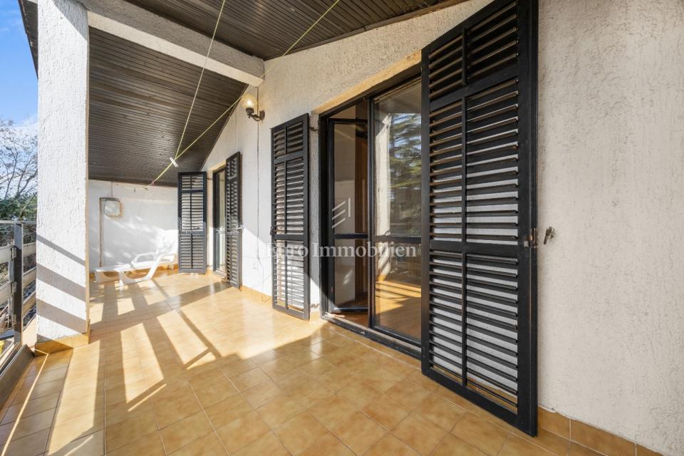 Ampia casa con 3 unità, Ližnjan