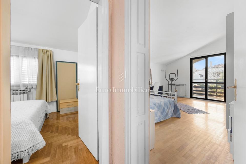 Ampia casa con 3 unità, Ližnjan