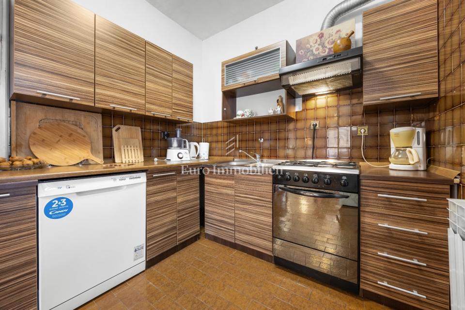 Ampia casa con 3 unità, Ližnjan