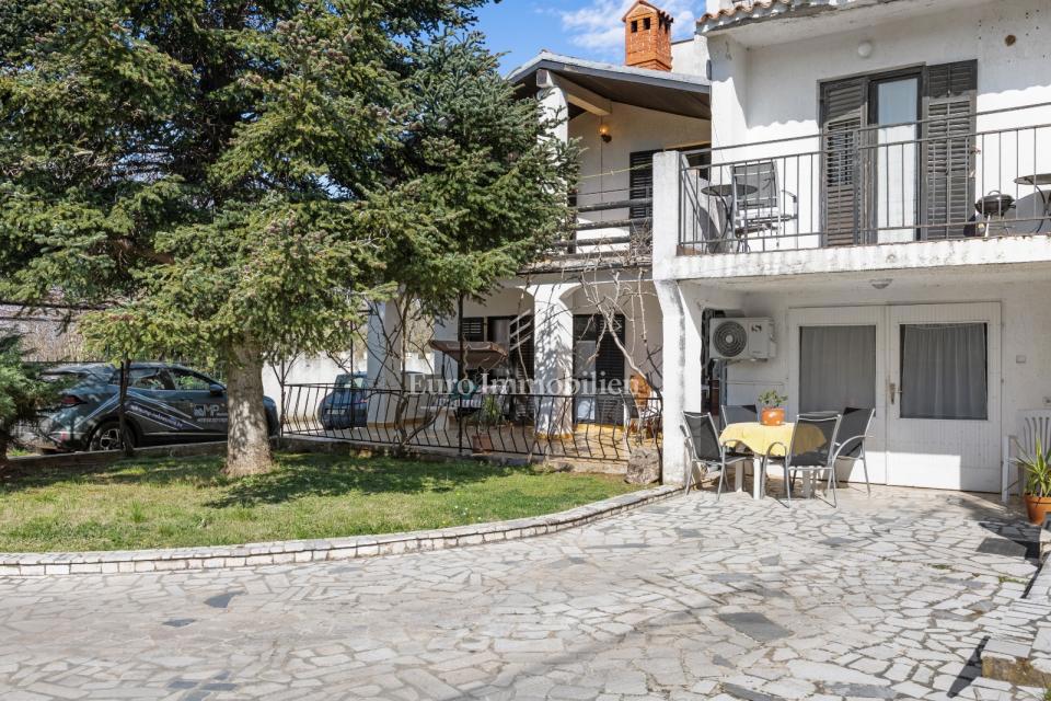 Ampia casa con 3 unità, Ližnjan