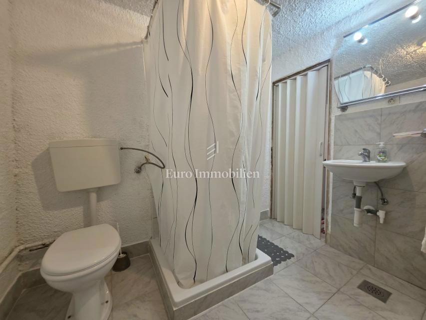 Ampia casa con 3 unità, Ližnjan