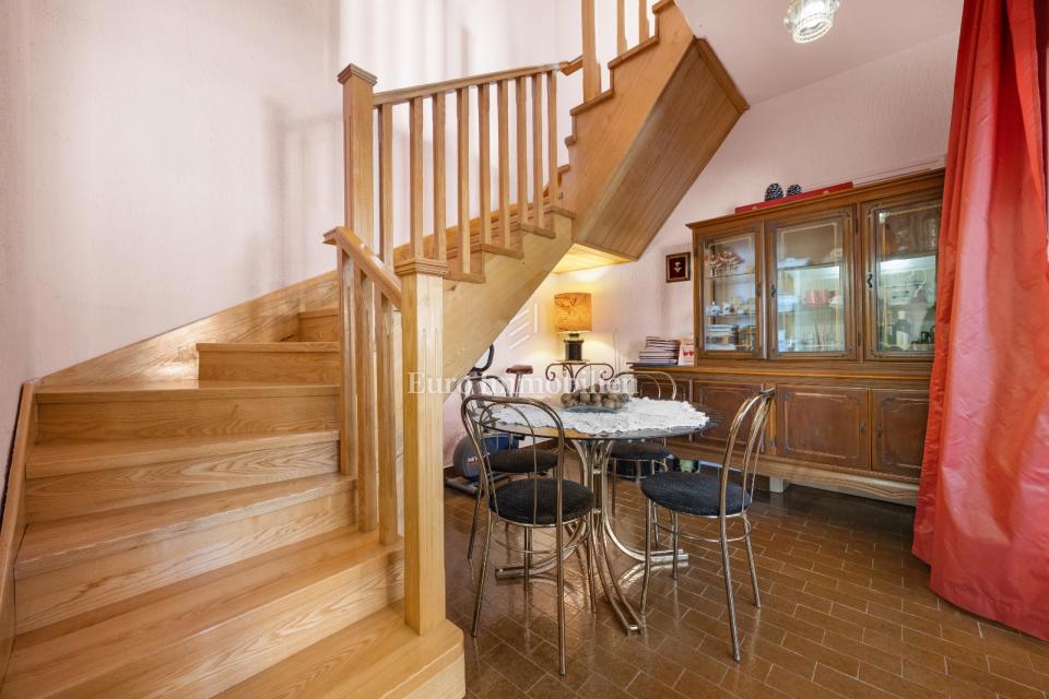 Ampia casa con 3 unità, Ližnjan