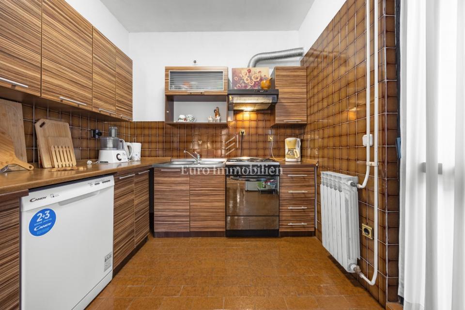 Ampia casa con 3 unità, Ližnjan