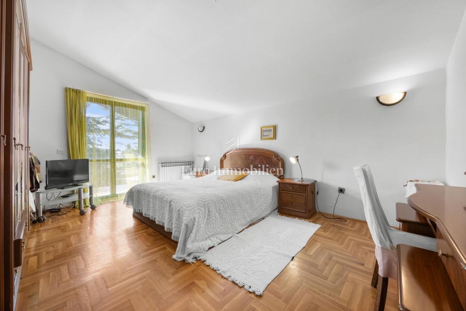 Ampia casa con 3 unità, Ližnjan