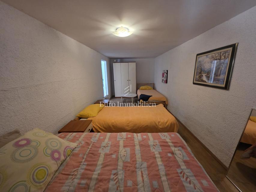 Ampia casa con 3 unità, Ližnjan