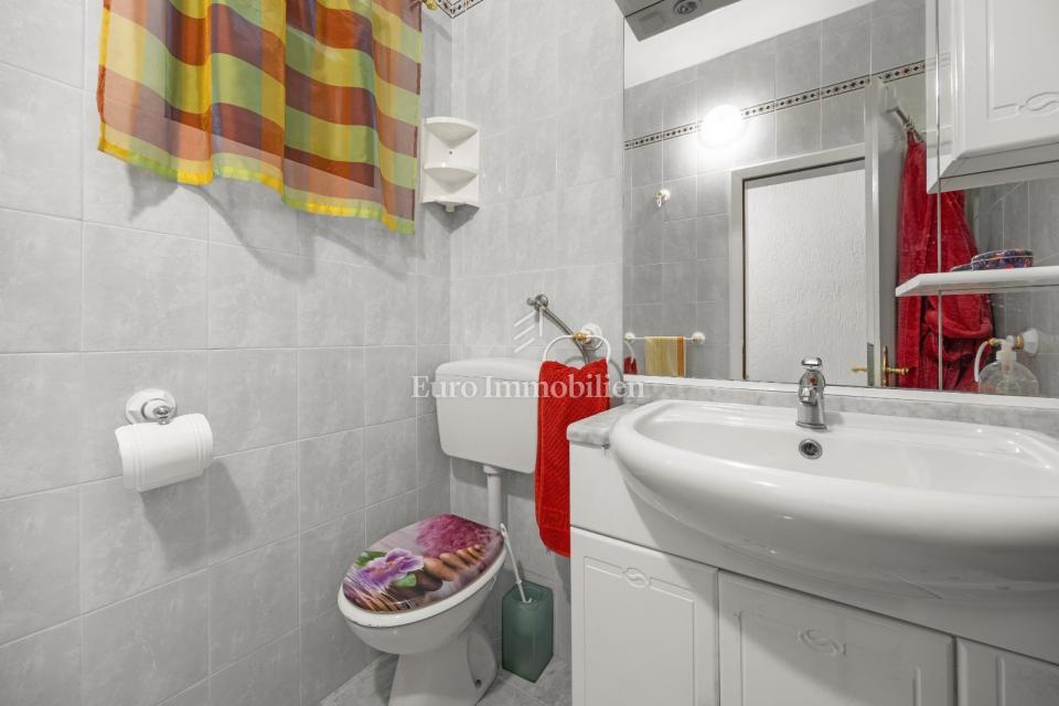 Ampia casa con 3 unità, Ližnjan