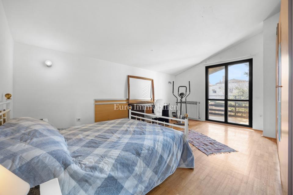 Ampia casa con 3 unità, Ližnjan