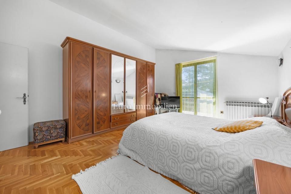 Ampia casa con 3 unità, Ližnjan