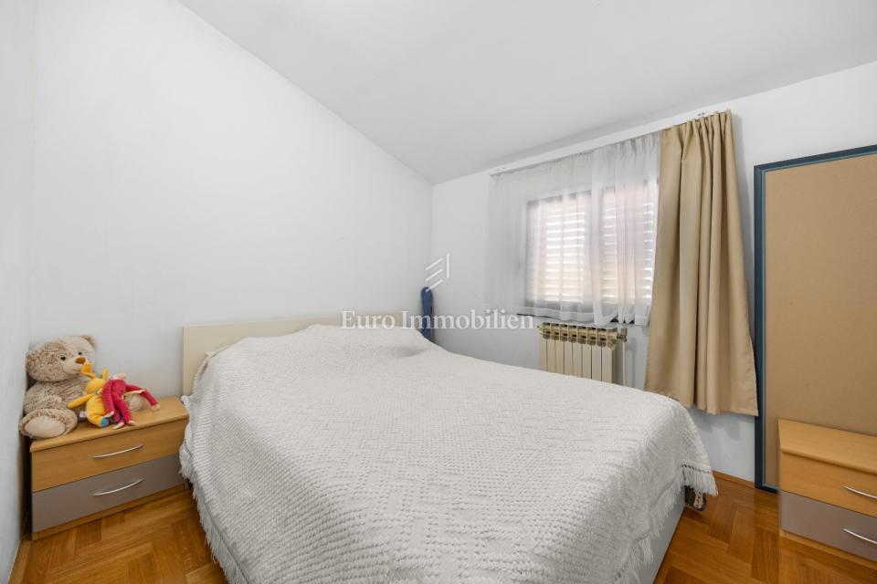 Ampia casa con 3 unità, Ližnjan