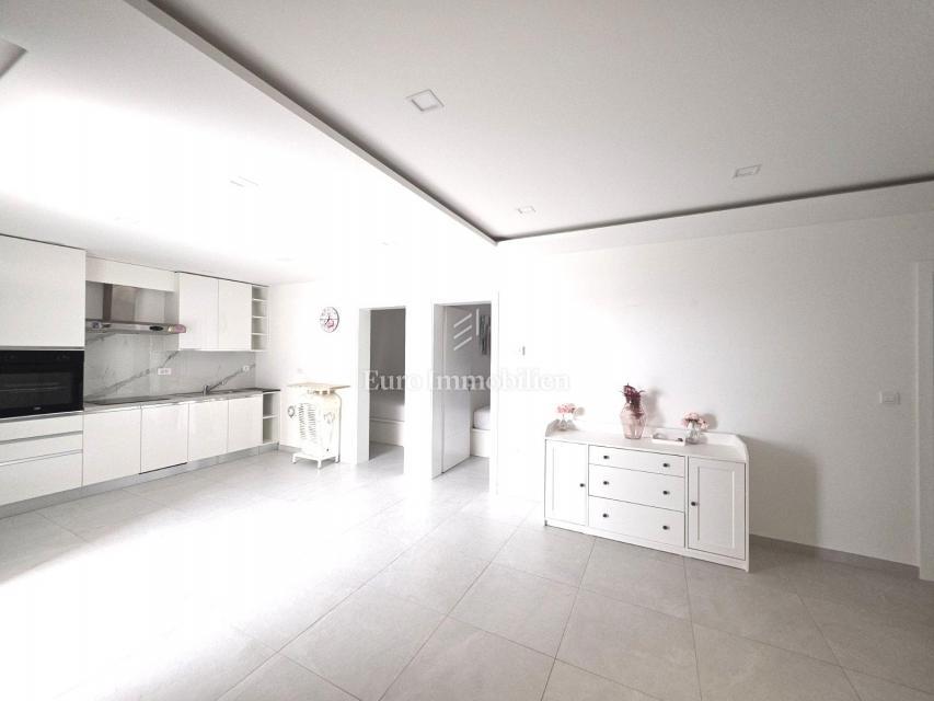 Crikvenica - appartamento con piscina in posizione tranquilla