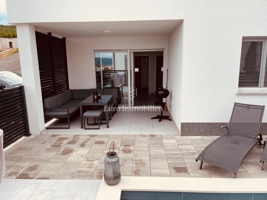 Crikvenica - appartamento con piscina in posizione tranquilla