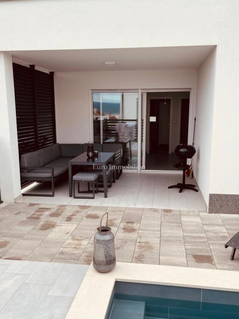 Crikvenica - appartamento con piscina in posizione tranquilla