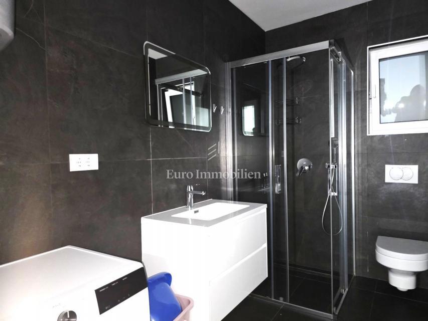 Crikvenica - appartamento con piscina in posizione tranquilla