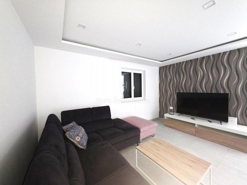 Crikvenica - appartamento con piscina in posizione tranquilla