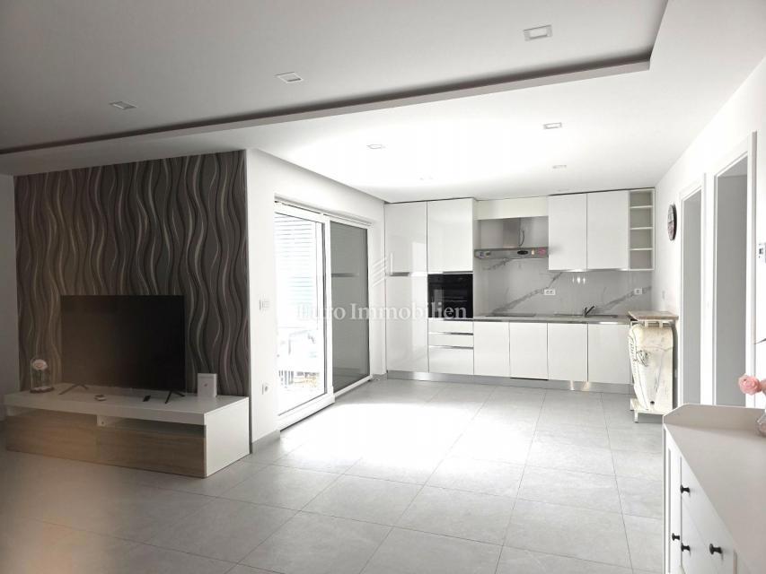 Crikvenica - appartamento con piscina in posizione tranquilla