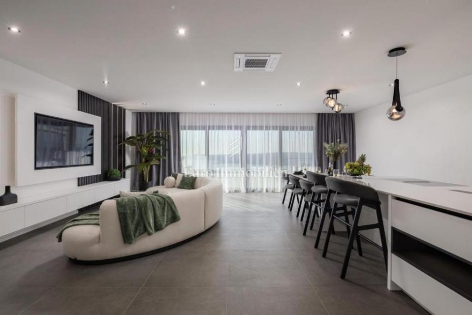 Crikvenica - Villa moderna con piscina e vista mare