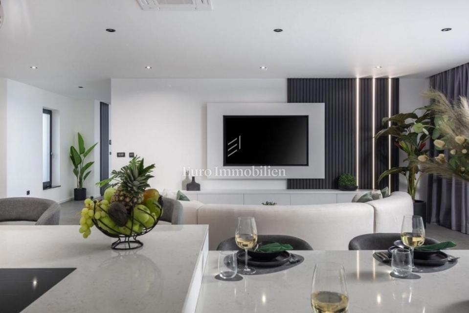 Crikvenica - Villa moderna con piscina e vista mare