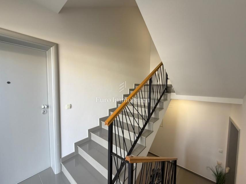 Novalja - appartamento con giardino vicino alla spiaggia