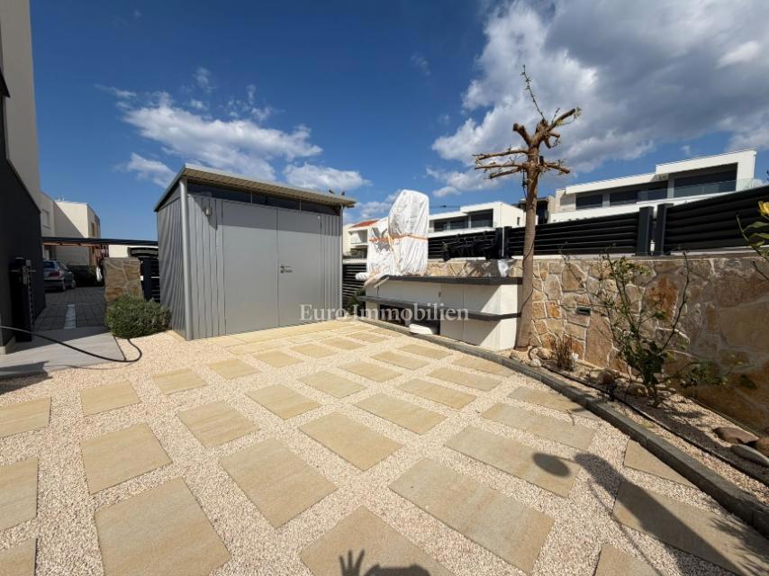 Novalja - appartamento con giardino vicino alla spiaggia