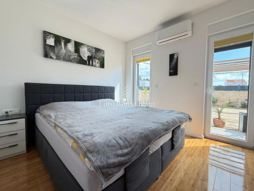 Novalja - appartamento con giardino vicino alla spiaggia