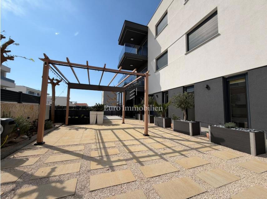 Novalja - appartamento con giardino vicino alla spiaggia